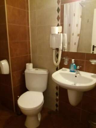Отель Pirina Club Hotel Банско Четырехместный номер с балконом-2